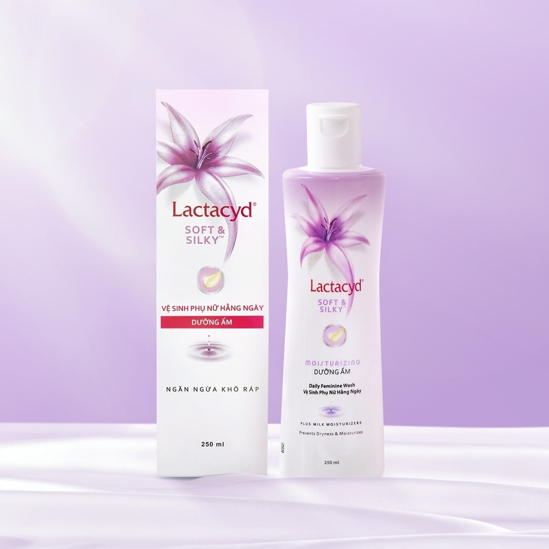 Dung Dịch Vệ Sinh Phụ Nữ Lactacyd Soft And Silky 250ml