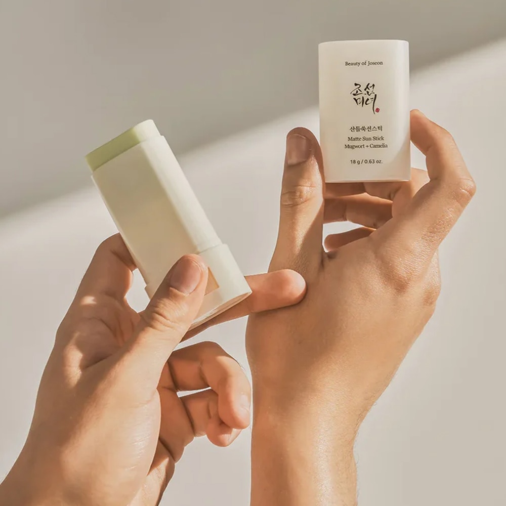 Matte Sun Stick Mugwort + Camelia SPF50+ PA++++ 18g